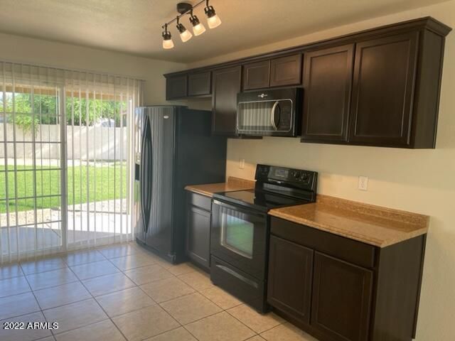 14017 N 48th Avenue, Glendale, AZ 85306