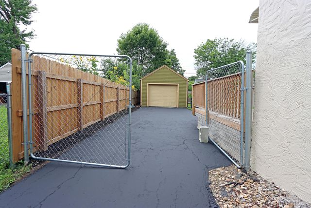 925 S Chesterfield Road, Columbus, OH 43209