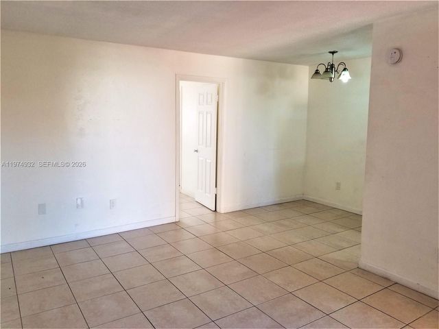 50 W 4th St 13, Hialeah, FL 33010