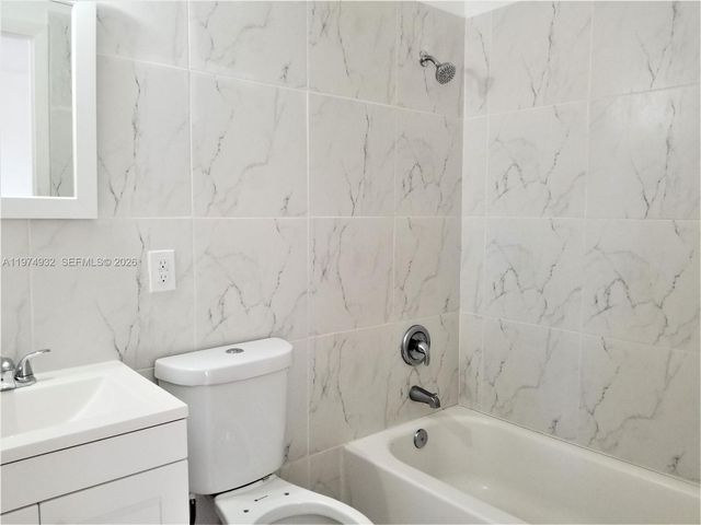 50 W 4th St 13, Hialeah, FL 33010