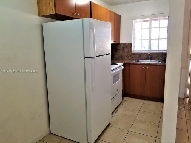 50 W 4th St 13, Hialeah, FL 33010