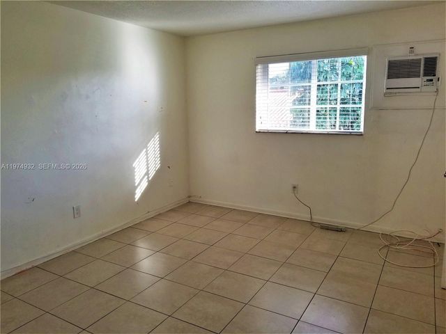 50 W 4th St 13, Hialeah, FL 33010