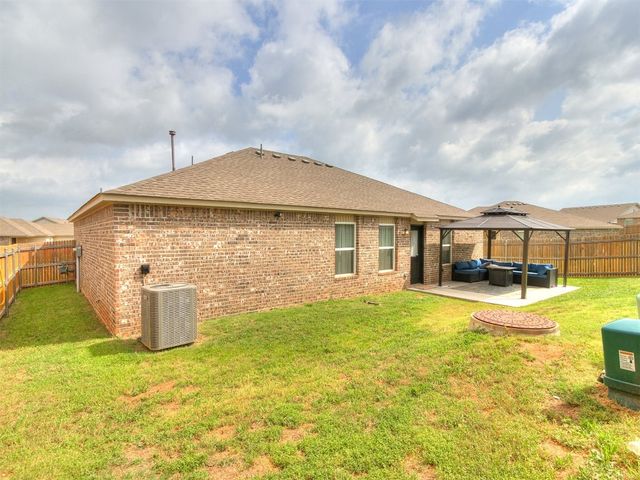 11704 NW 99th Terrace, Yukon, OK 73099