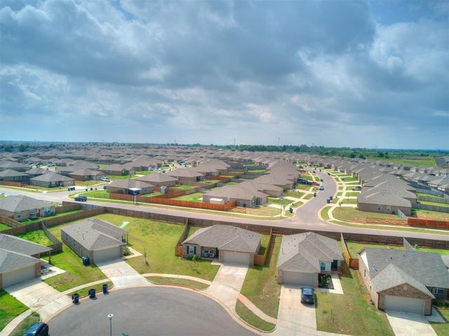 11704 NW 99th Terrace, Yukon, OK 73099