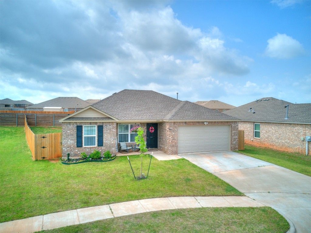 11704 NW 99th Terrace, Yukon, OK 73099