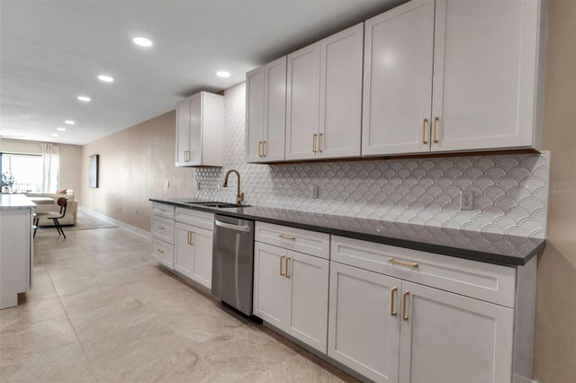 5757 GULF OF MEXICO DRIVE 110, Longboat Key, FL 34228