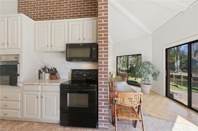 109 Rebecca DR, Seaford, VA 23696