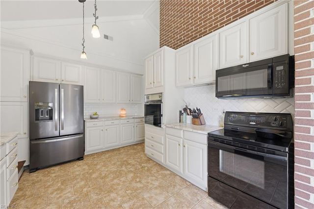 109 Rebecca DR, Seaford, VA 23696