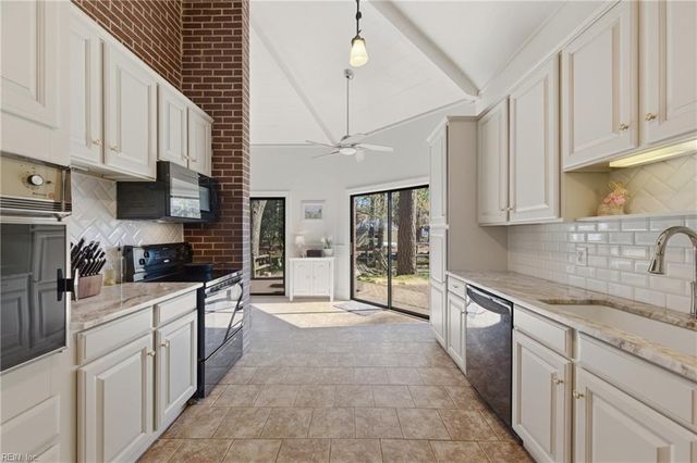 109 Rebecca DR, Seaford, VA 23696