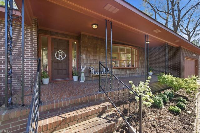 109 Rebecca DR, Seaford, VA 23696