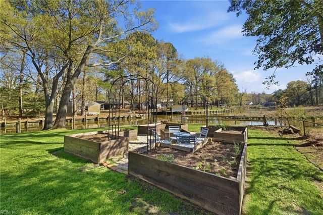 109 Rebecca DR, Seaford, VA 23696