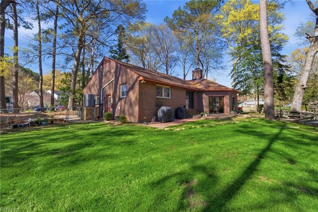 109 Rebecca DR, Seaford, VA 23696