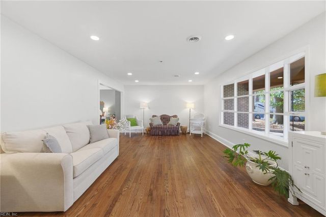 109 Rebecca DR, Seaford, VA 23696