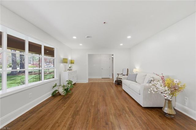 109 Rebecca DR, Seaford, VA 23696