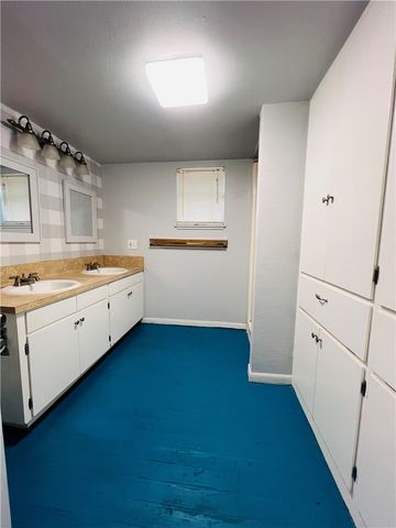 629 W Henrietta Ave, Kingsville, TX 78363