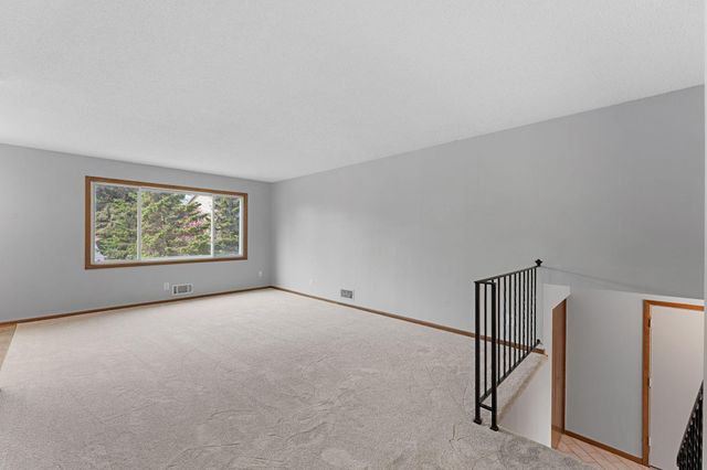 10276 Winter Place, Eden Prairie, MN 55347