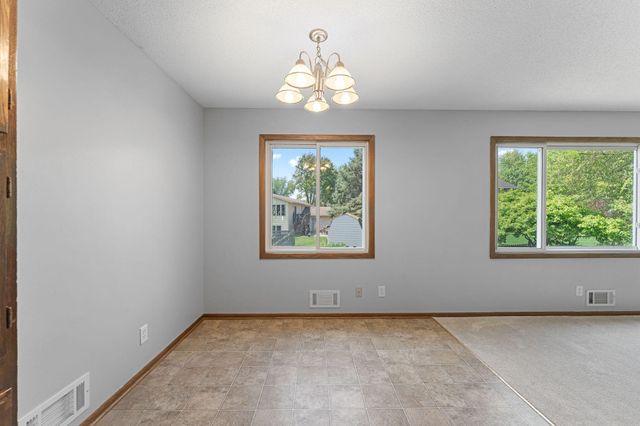 10276 Winter Place, Eden Prairie, MN 55347