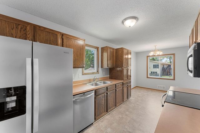 10276 Winter Place, Eden Prairie, MN 55347