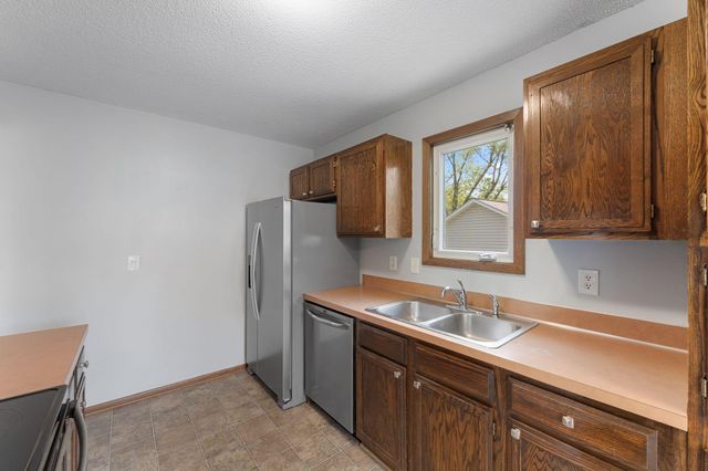 10276 Winter Place, Eden Prairie, MN 55347