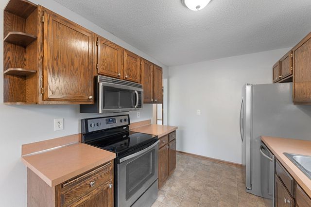 10276 Winter Place, Eden Prairie, MN 55347