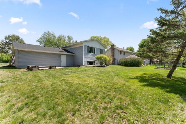 10276 Winter Place, Eden Prairie, MN 55347