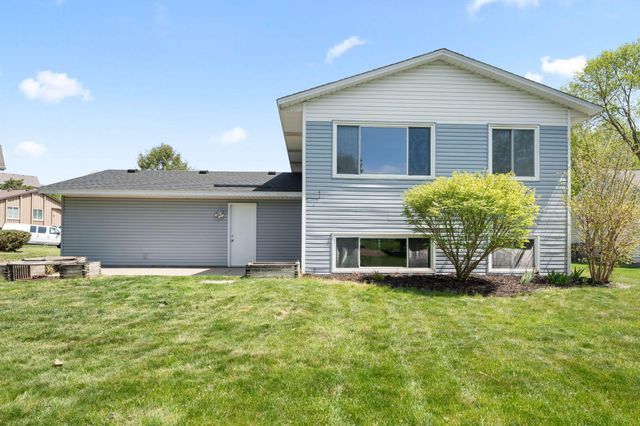 10276 Winter Place, Eden Prairie, MN 55347