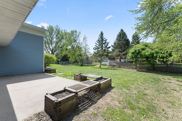 10276 Winter Place, Eden Prairie, MN 55347