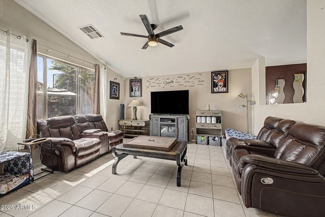1213 S BOULDER Street B, Gilbert, AZ 85296