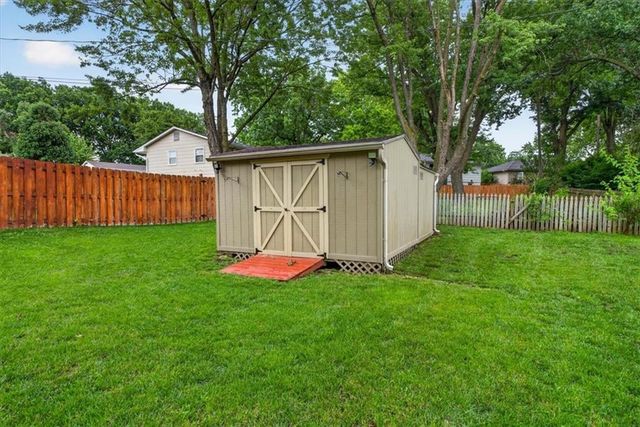 1001 Lakeview Boulevard, Lee's Summit, MO 64081