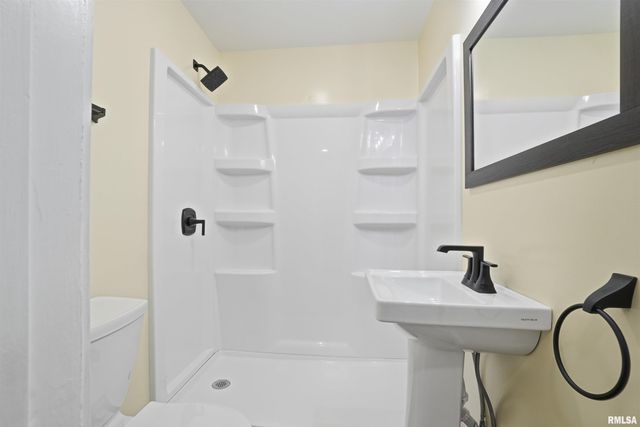 2222 W CALLENDER Avenue, West Peoria, IL 61604