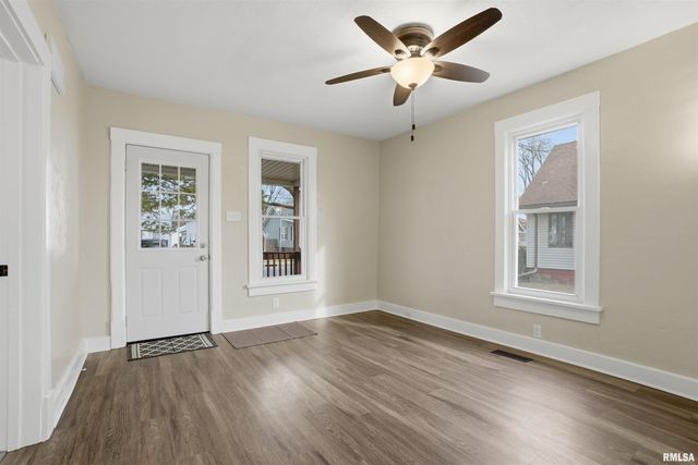 2222 W CALLENDER Avenue, West Peoria, IL 61604