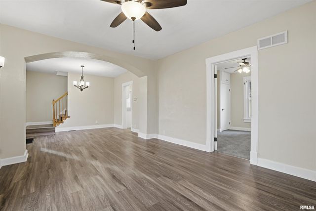 2222 W CALLENDER Avenue, West Peoria, IL 61604