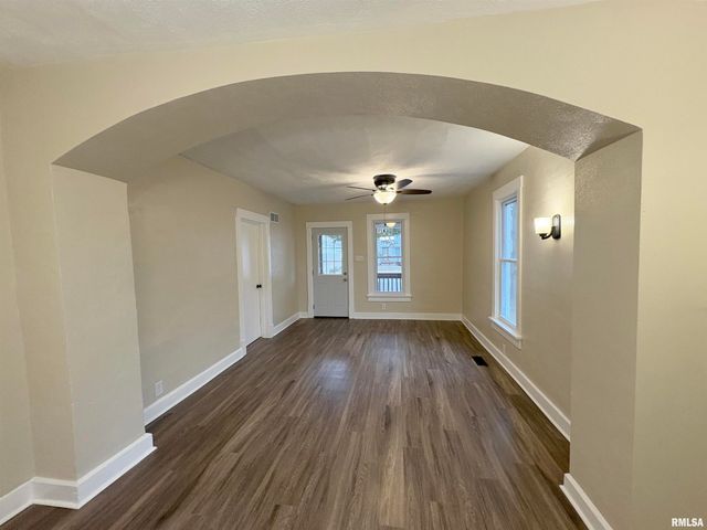 2222 W CALLENDER Avenue, West Peoria, IL 61604