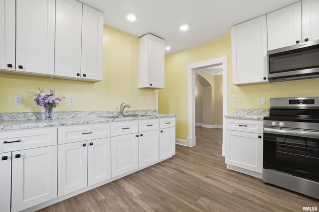 2222 W CALLENDER Avenue, West Peoria, IL 61604