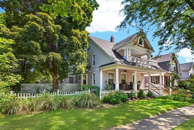 831 Wisconsin Avenue, Saint Joseph, MI 49085