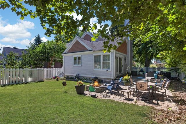 831 Wisconsin Avenue, Saint Joseph, MI 49085
