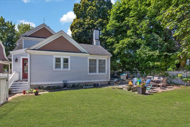 831 Wisconsin Avenue, Saint Joseph, MI 49085