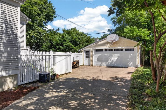 831 Wisconsin Avenue, Saint Joseph, MI 49085