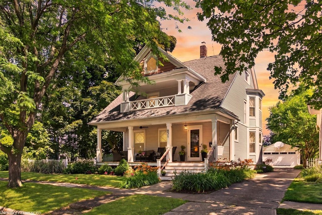 831 Wisconsin Avenue, Saint Joseph, MI 49085