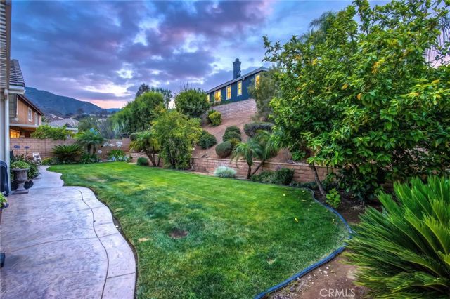 3276 Huntfield St, Corona, CA 92882