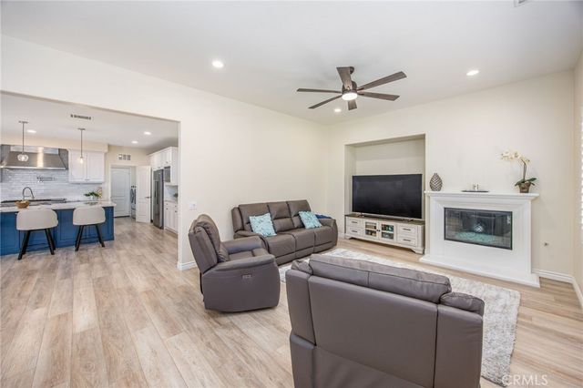 3276 Huntfield St, Corona, CA 92882