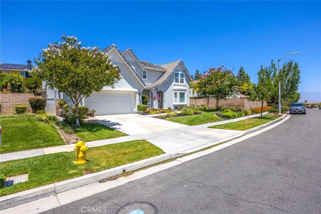 3276 Huntfield St, Corona, CA 92882
