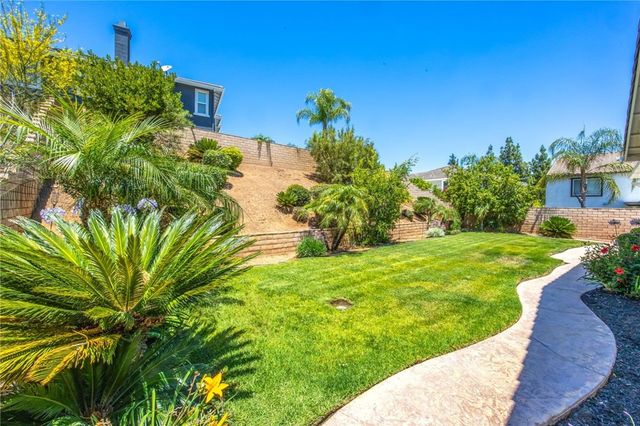 3276 Huntfield St, Corona, CA 92882