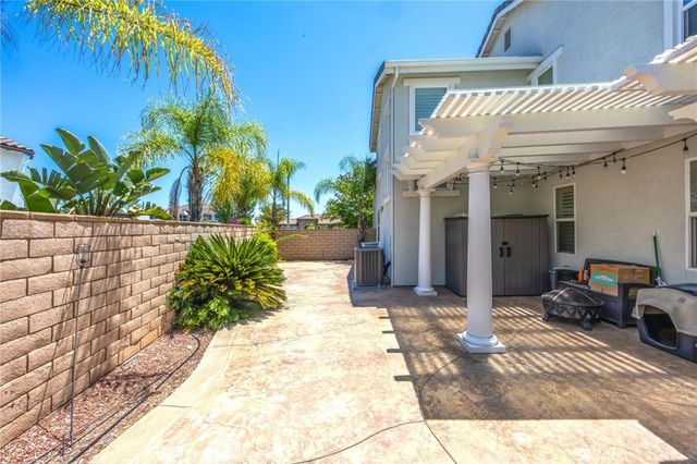 3276 Huntfield St, Corona, CA 92882