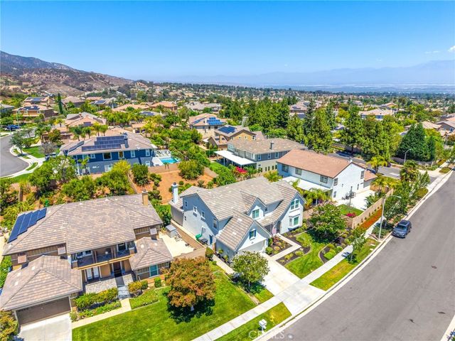 3276 Huntfield St, Corona, CA 92882