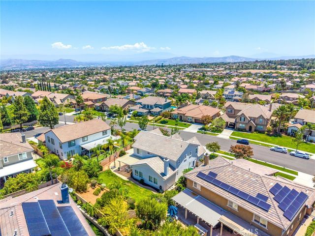 3276 Huntfield St, Corona, CA 92882