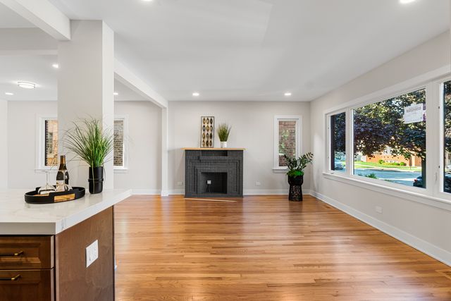 4256 N Monitor Avenue, Chicago, IL 60634
