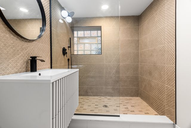 4256 N Monitor Avenue, Chicago, IL 60634