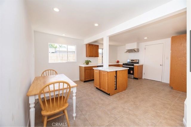 541 E Greenhaven, Covina, CA 91723