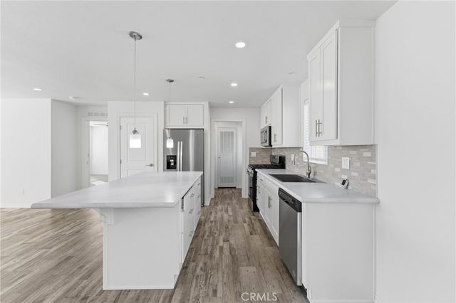 511 Lookout Street, Lake Elsinore, CA 92530